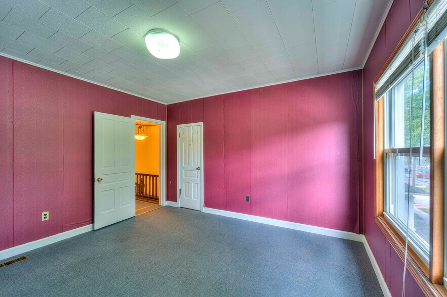 More Photos Of 604 Greenwood Pl, Jackson Office For Lease