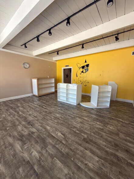 More Photos Of 1334 13th St, Columbus Freestanding For Lease