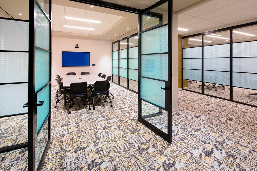 More Photos Of 1900 Gallows Rd, Vienna Office For Lease