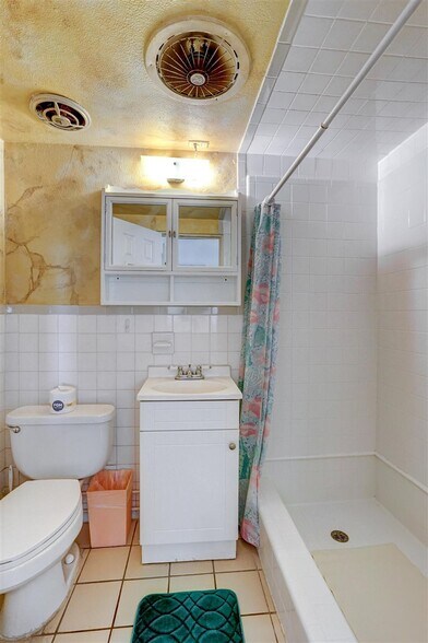 More Photos Of 1064 Broadway, Dunedin Hotel For Sale