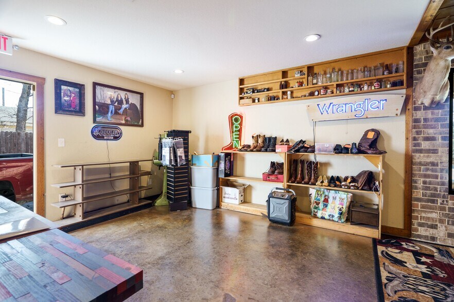 More Photos Of 2524 Carson St, Haltom City Storefront Retail Office For Sale