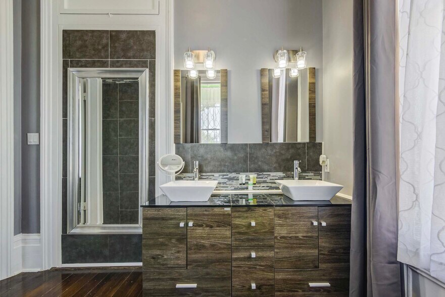 More Photos Of 1502 Market St, Galveston Hospitality For Sale