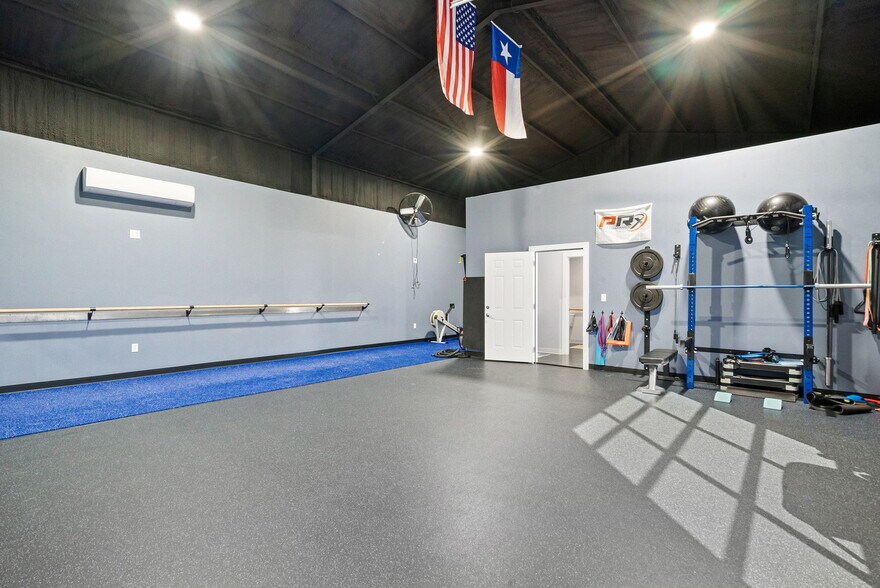 More Photos Of 1507 Ranger Hwy, Weatherford Warehouse For Lease
