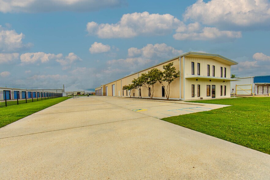 More Photos Of 204 Venture Blvd, Houma Industrial For Lease