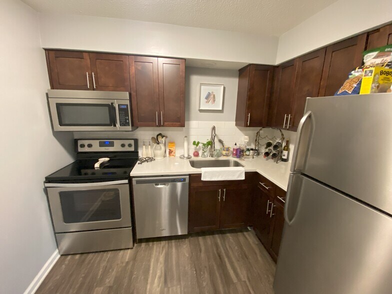 More Photos Of 706 E 139th St, Kansas City Apartments For Sale