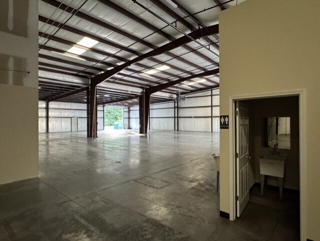 More Photos Of 71 Southern Ct, Hiram Warehouse For Lease