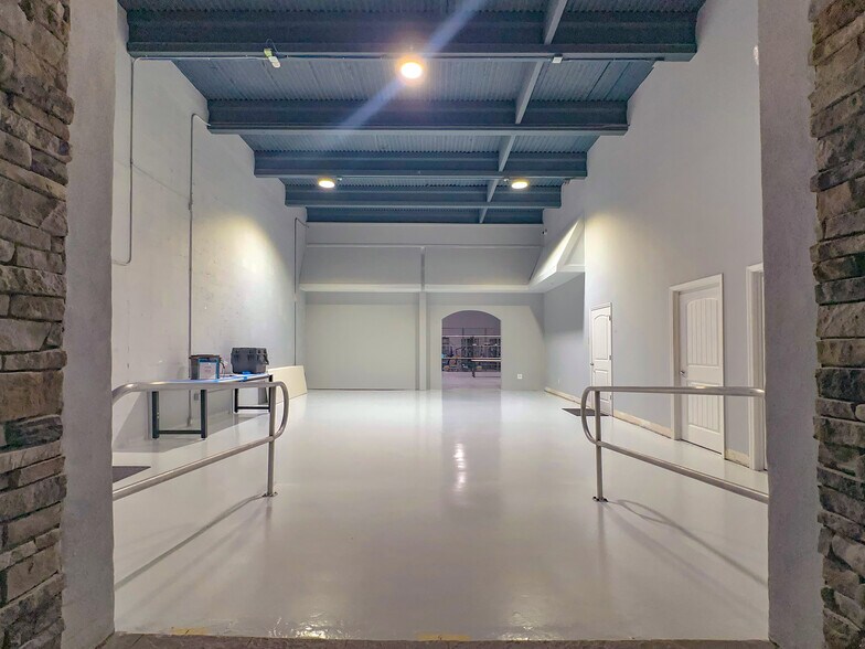 More Photos Of 2500 S Harbor City Blvd, Melbourne Unknown For Lease