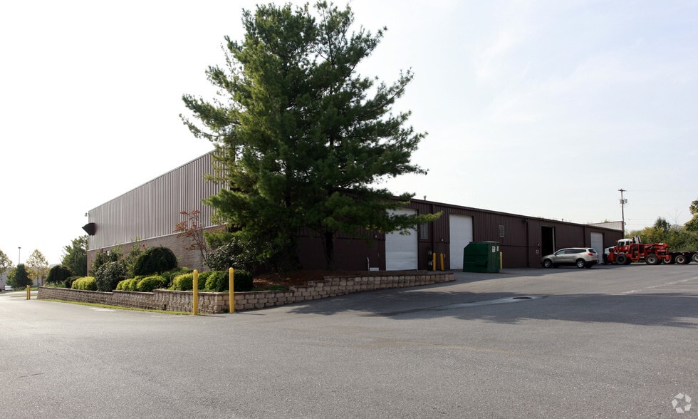 More Photos Of 214 Fort Collier Rd, Winchester Warehouse For Lease
