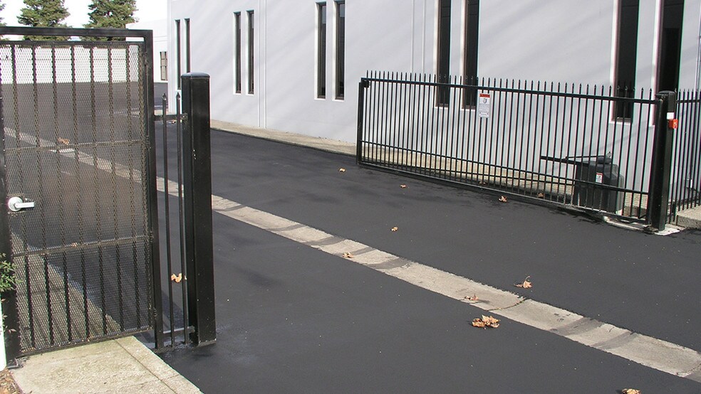 More Photos Of 1965-1987 Adams Ave, San Leandro Research And Development For Lease