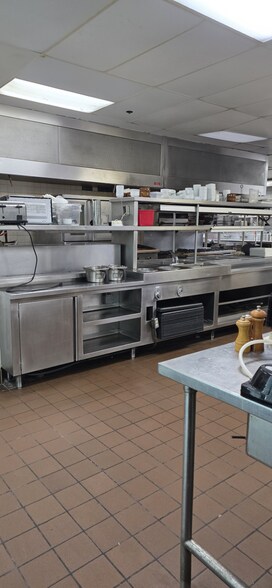 More Photos Of 640 Fountain Rd, Plymouth Meeting Hotel For Lease