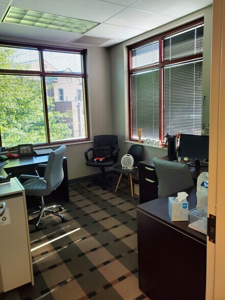 More Photos Of 9019 Overlook Blvd, Brentwood Office For Lease