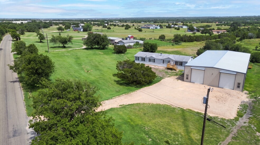 More Photos Of 501 County Road 248, Georgetown Flex For Lease
