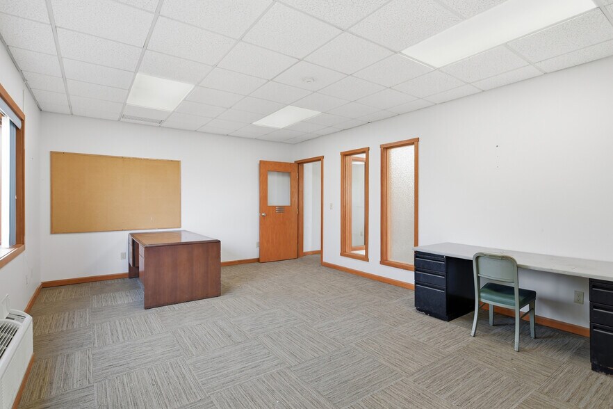 More Photos Of 109 Apremont Way, Westfield Manufacturing For Lease