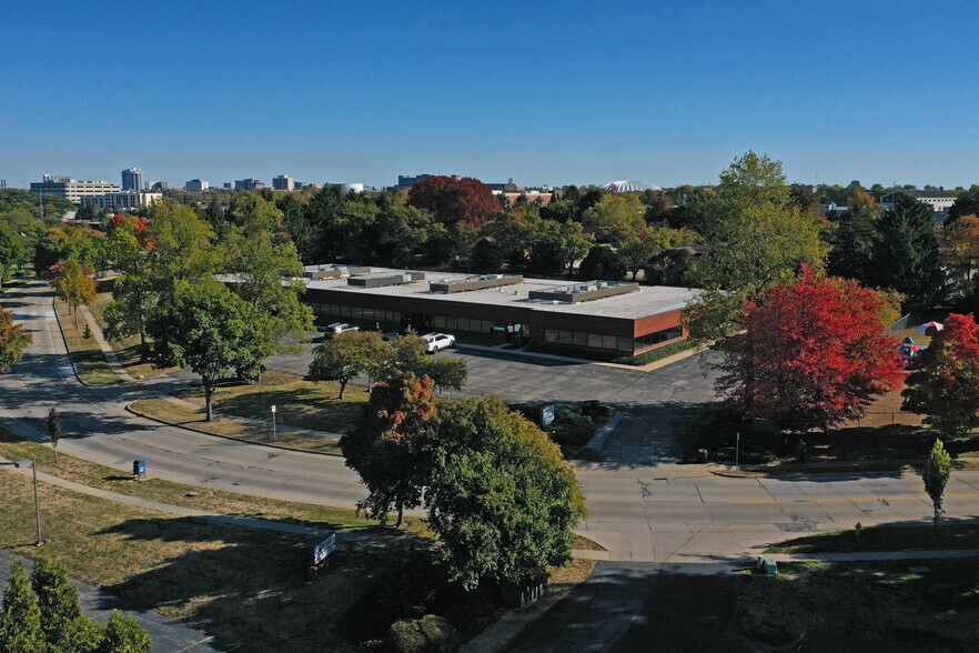 More Photos Of 2004 Fox Dr, Champaign Medical For Sale