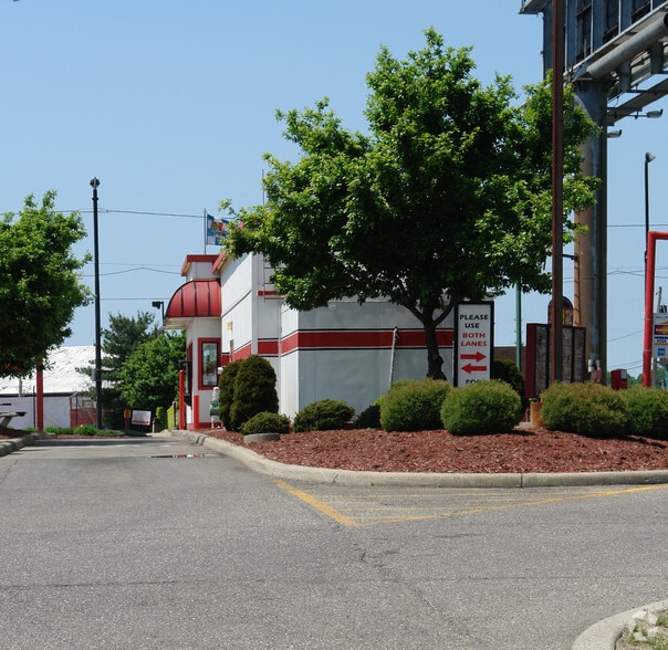 More Photos Of 711 E Market St, Akron Fast Food For Lease