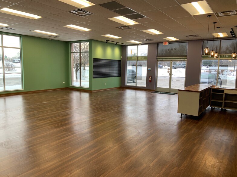 More Photos Of 9228 Highland Rd, White Lake Township Restaurant For Lease