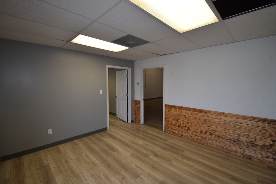 More Photos Of 6120 Brookshire Blvd, Charlotte Light Distribution For Lease
