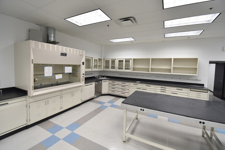 More Photos Of 144 North Rd, Sudbury Unknown For Lease