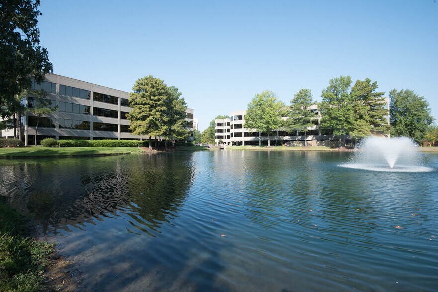 More Photos Of 2600 Thousand Oaks Blvd, Memphis Office For Lease