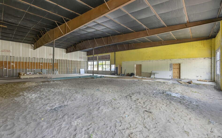 More Photos Of 504 Avenue D NW, Winter Haven General Retail For Lease