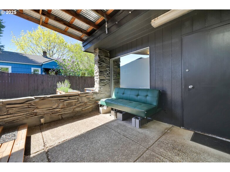 More Photos Of 1413 Charnelton St, Eugene Office For Sale