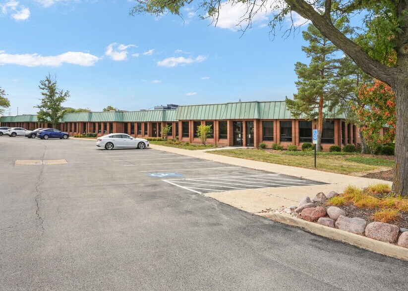 More Photos Of 1323 Butterfield Rd, Downers Grove Unknown For Lease