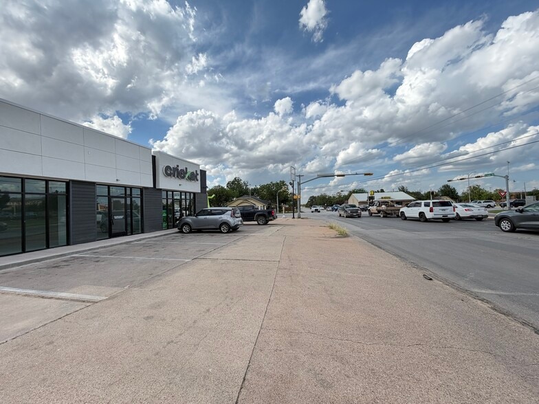 More Photos Of 1709 Ambler Ave, Abilene General Retail For Lease