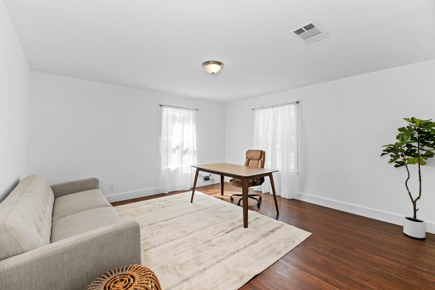 More Photos Of 1512 W Koenig Ln, Austin Office For Sale