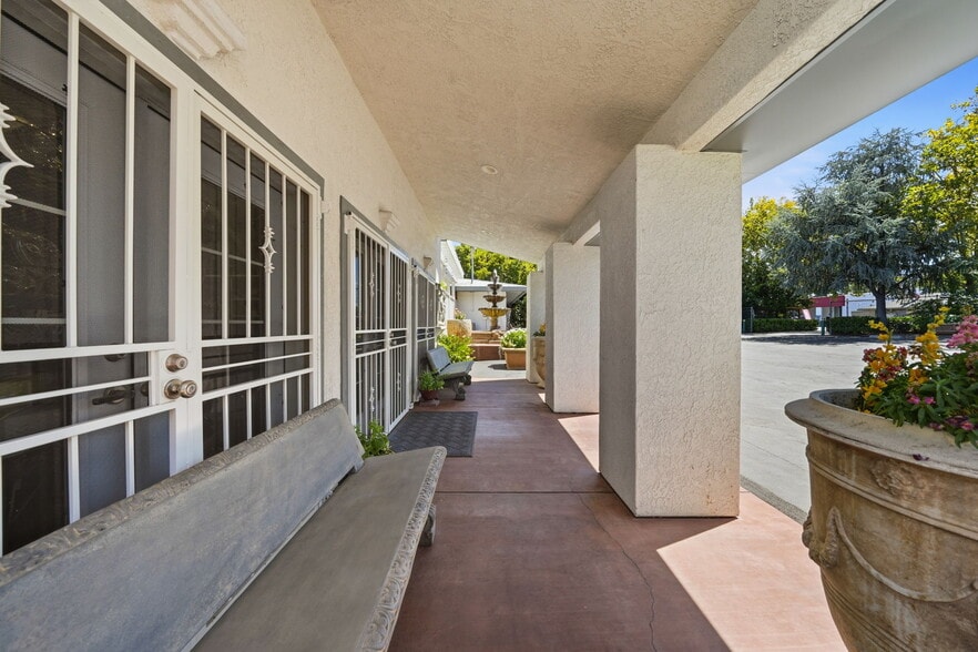 More Photos Of 870 Hartnell Ave, Redding Garden Center For Sale