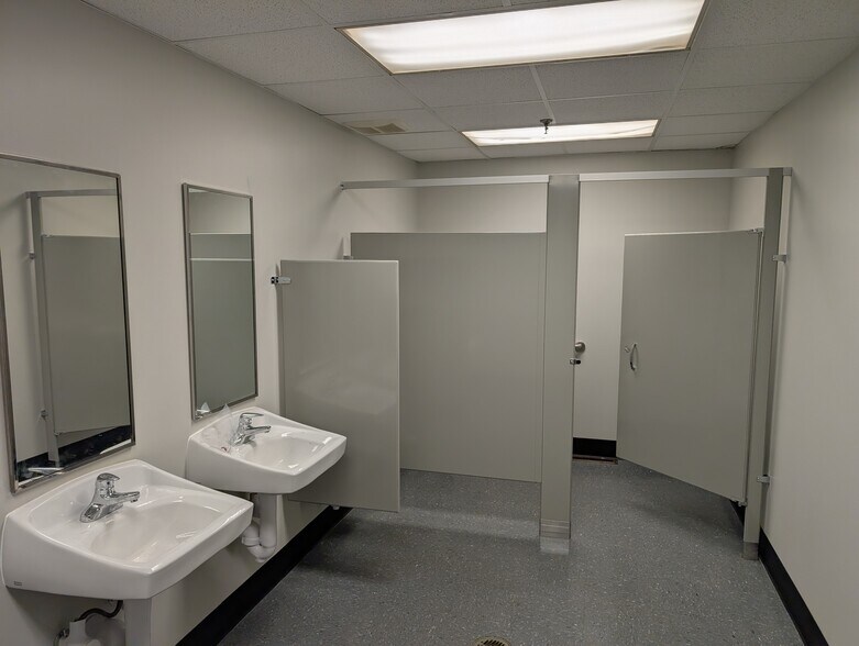 More Photos Of 126 Avenue C, Springfield Manufacturing For Lease