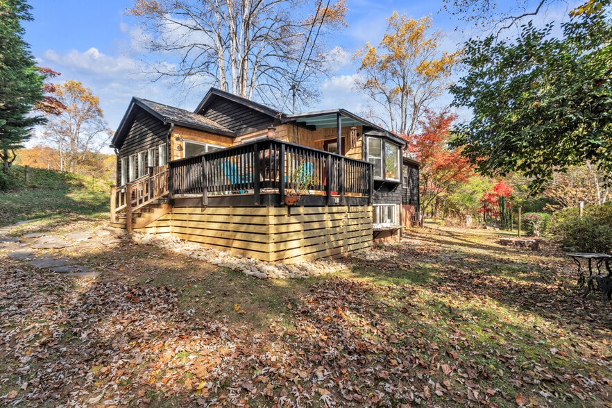 More Photos Of 35 Wilcox Rd, Tryon Apartments For Sale