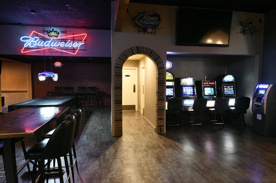 More Photos Of 239 Main St, Shelby Bar For Sale