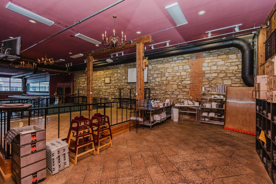 More Photos Of 830 N Kansas Ave, Topeka Bar For Sale