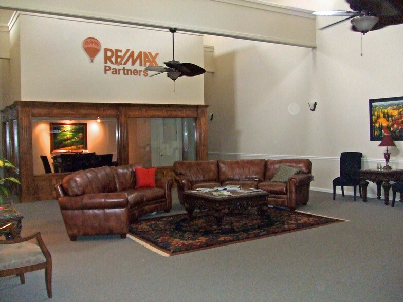 More Photos Of 105 E Amity St, Louisburg Office Residential For Lease