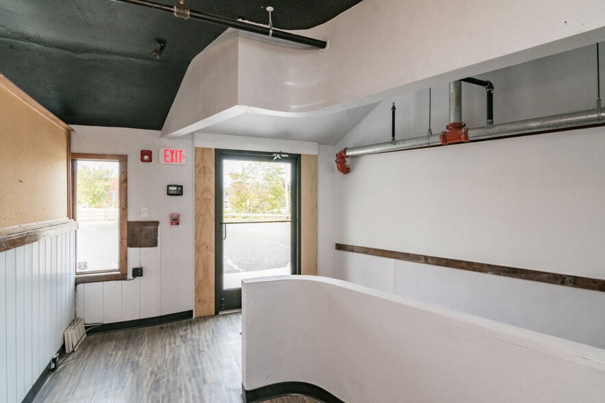 More Photos Of 141 Congamond Rd, Southwick Restaurant For Lease