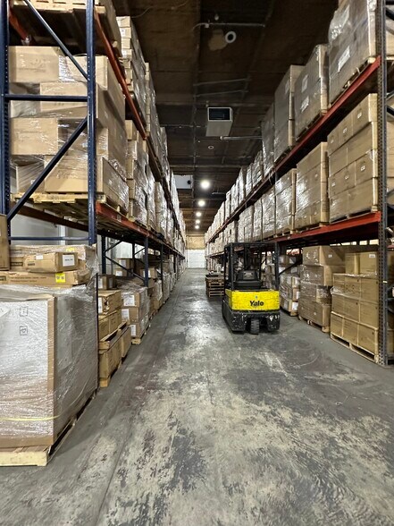 More Photos Of 687 Lehigh Ave, Union Township Warehouse For Lease
