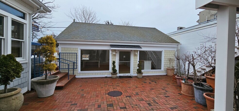 More Photos Of 66 Jobs Ln, Southampton Storefront Retail Office For Lease