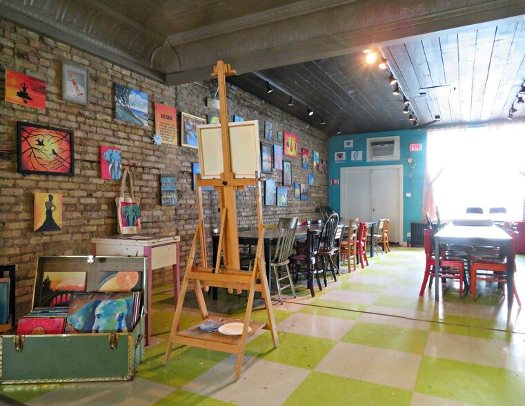 More Photos Of 1016 Davis St, Evanston Storefront Retail Office For Lease