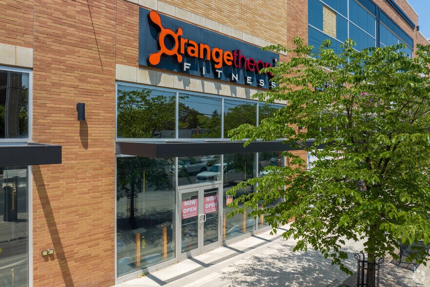 More Photos Of 501 Lakeshore Rd E, Mississauga Unknown For Lease