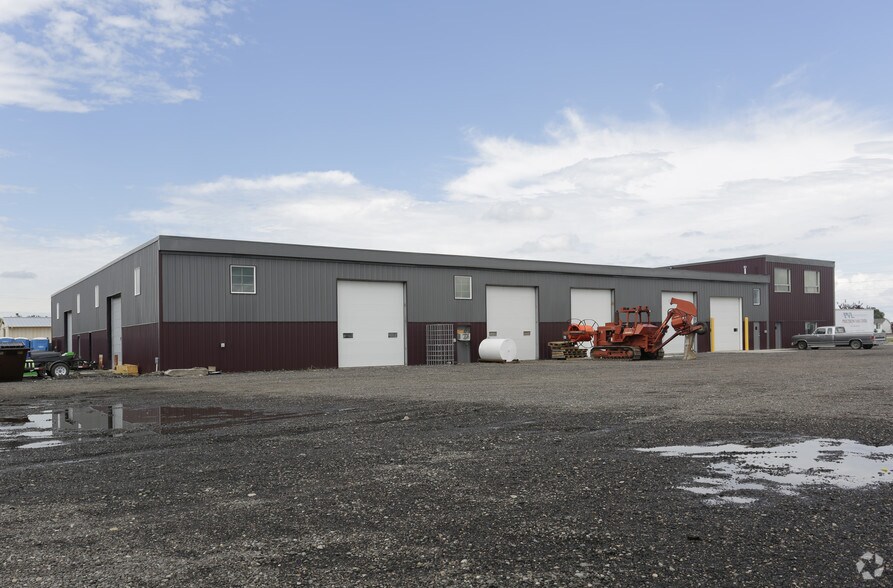 2225 SE Main Ave, Moorhead, MN 56560 Industrial For Lease