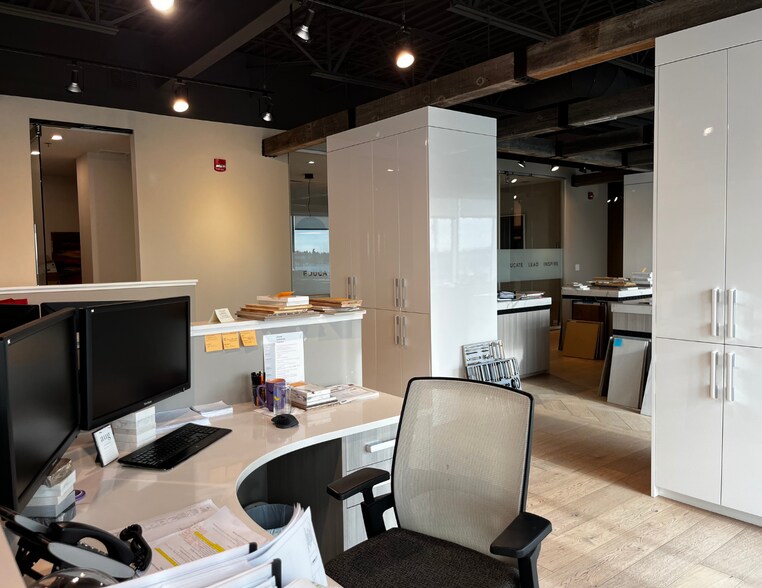 More Photos Of 3105-3223 5 Ave NE, Calgary Office For Sale