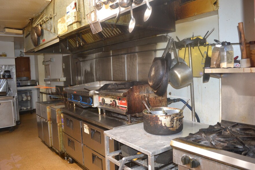 More Photos Of 880 Youngstown Poland Rd, Struthers Restaurant For Lease