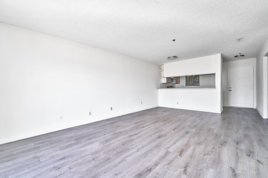 More Photos Of 209 S Alexandria Ave, Los Angeles Apartments For Sale