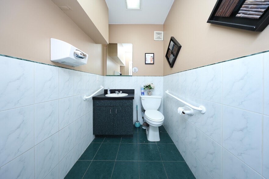 More Photos Of 8510 Bay 16th St, Brooklyn Office For Sale