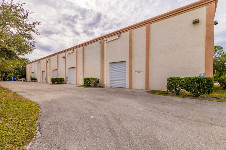 More Photos Of 1605-1613 91st Ct, Vero Beach Light Manufacturing For Sale