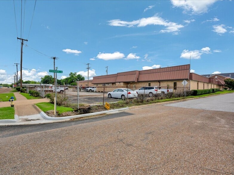More Photos Of 321 N 1st St, Lufkin Office For Sale