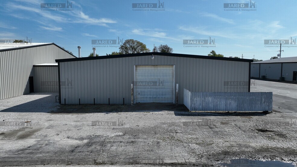 More Photos Of 2230 S Main St, Carthage Unknown For Lease