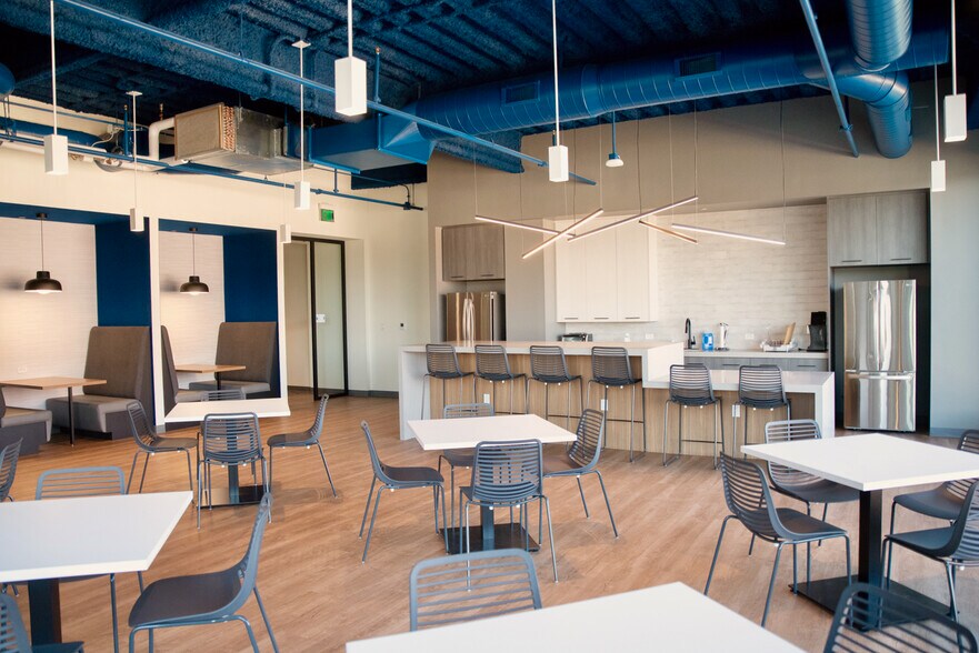 More Photos Of 282 Merrimack St, Lawrence Office For Lease