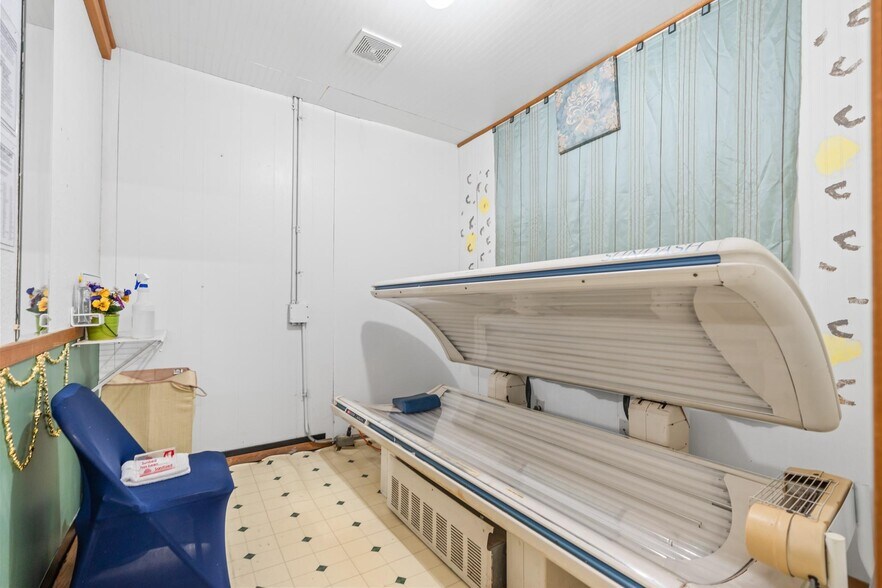 More Photos Of 110 E Franklin St, Hillsboro Health Club For Sale