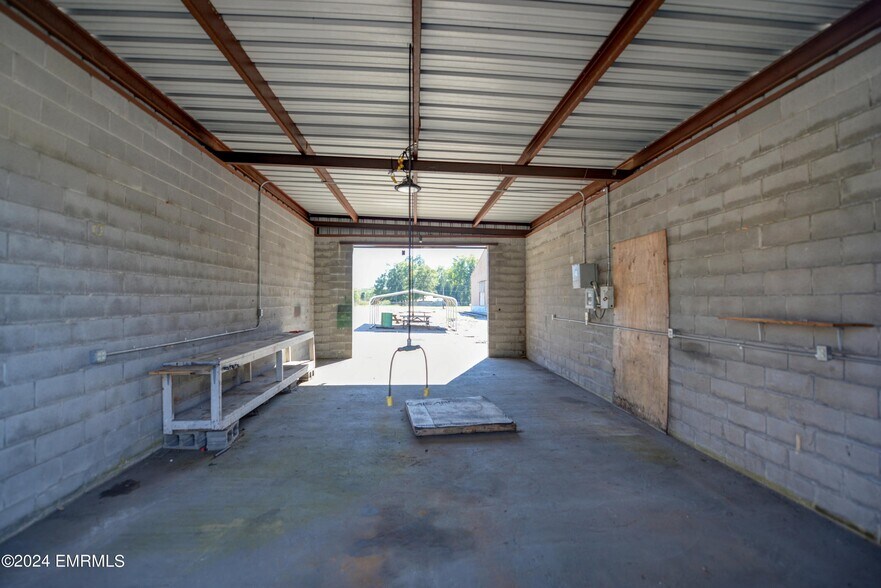 More Photos Of 100 Chestnut st, Pachuta Warehouse For Sale
